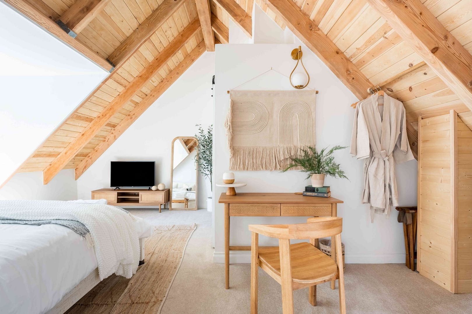 Incorporating Nature: 8 Bedroom Decor Ideas for a Calming Atmosphere 1 8 Bedroom Decor Ideas for a Calming Atmosphere