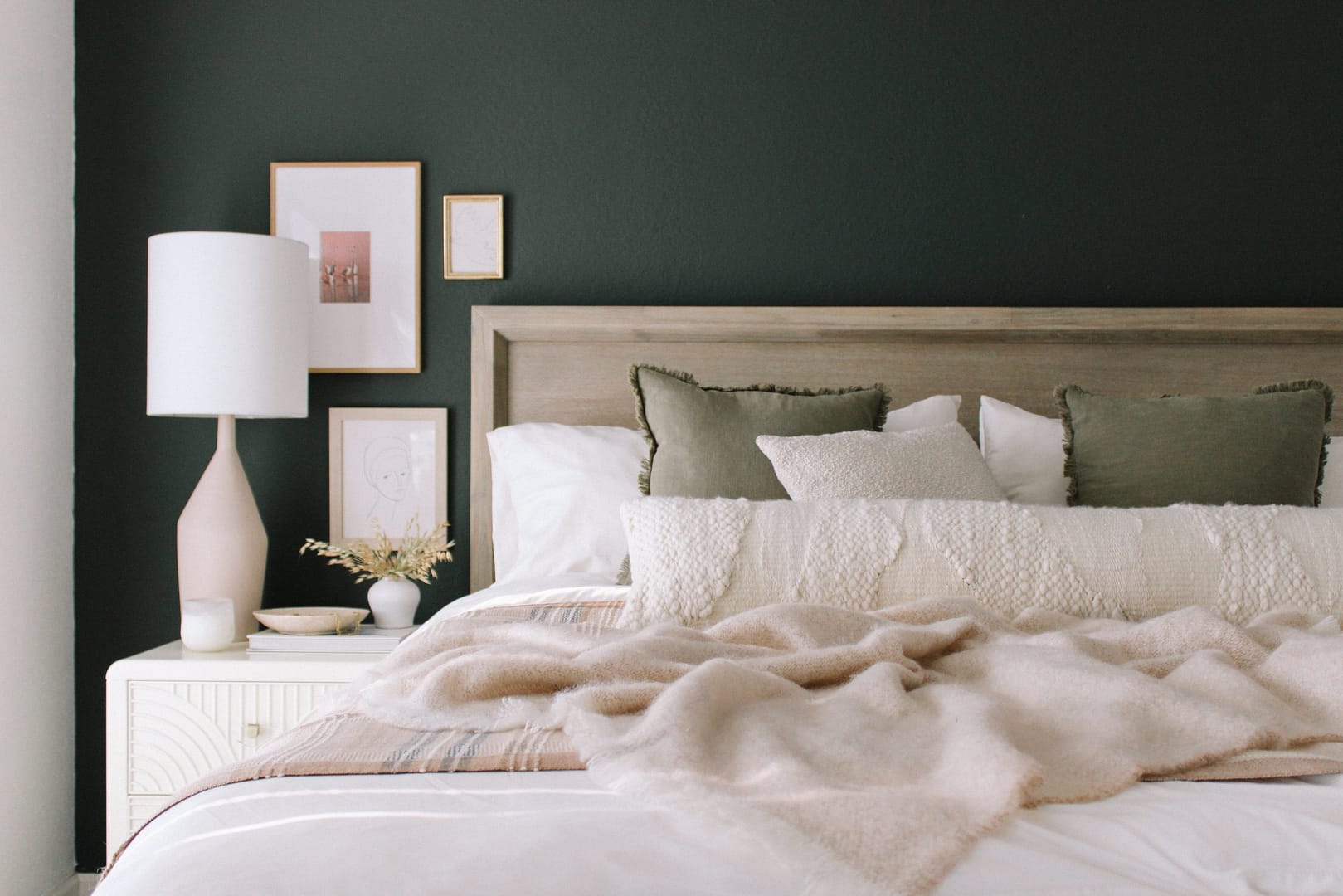 Trendy Bedroom Decor Ideas for Every Style and Budget 1 Trendy Bedroom Decor Ideas for Every Style and Budget
