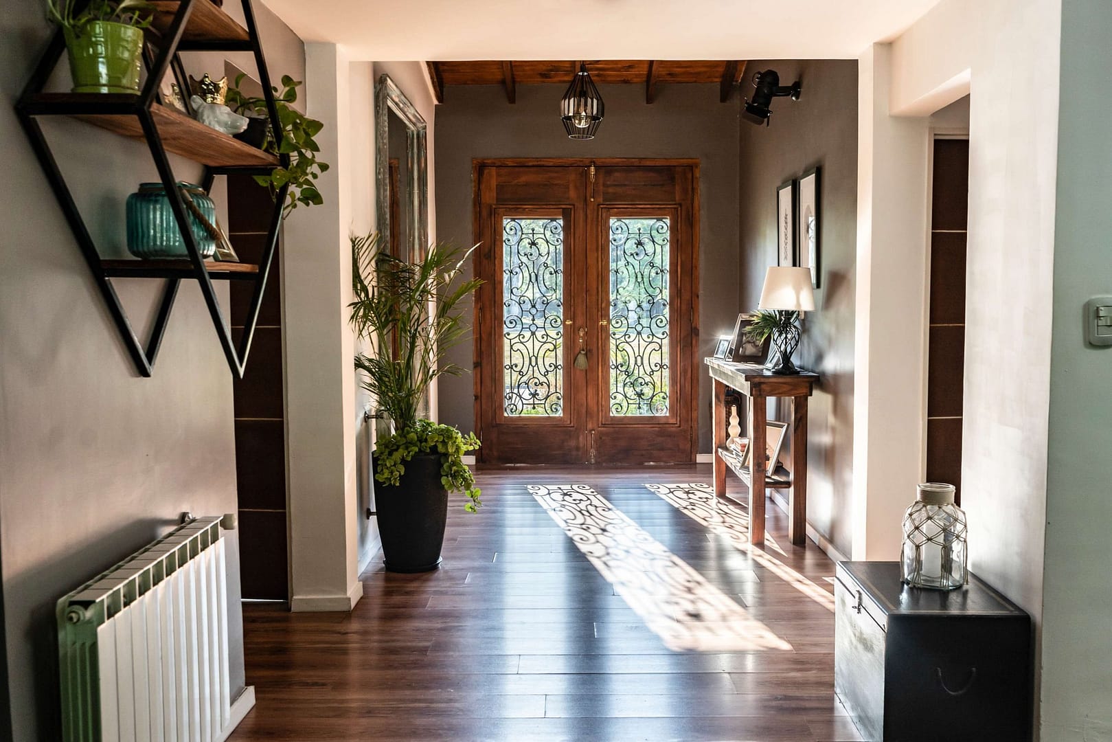DIY Home Decor: Create an Inviting Entryway with These Quick Fixes 1 DIY Home Decor Create an Inviting Entryway with These Quick Fixes