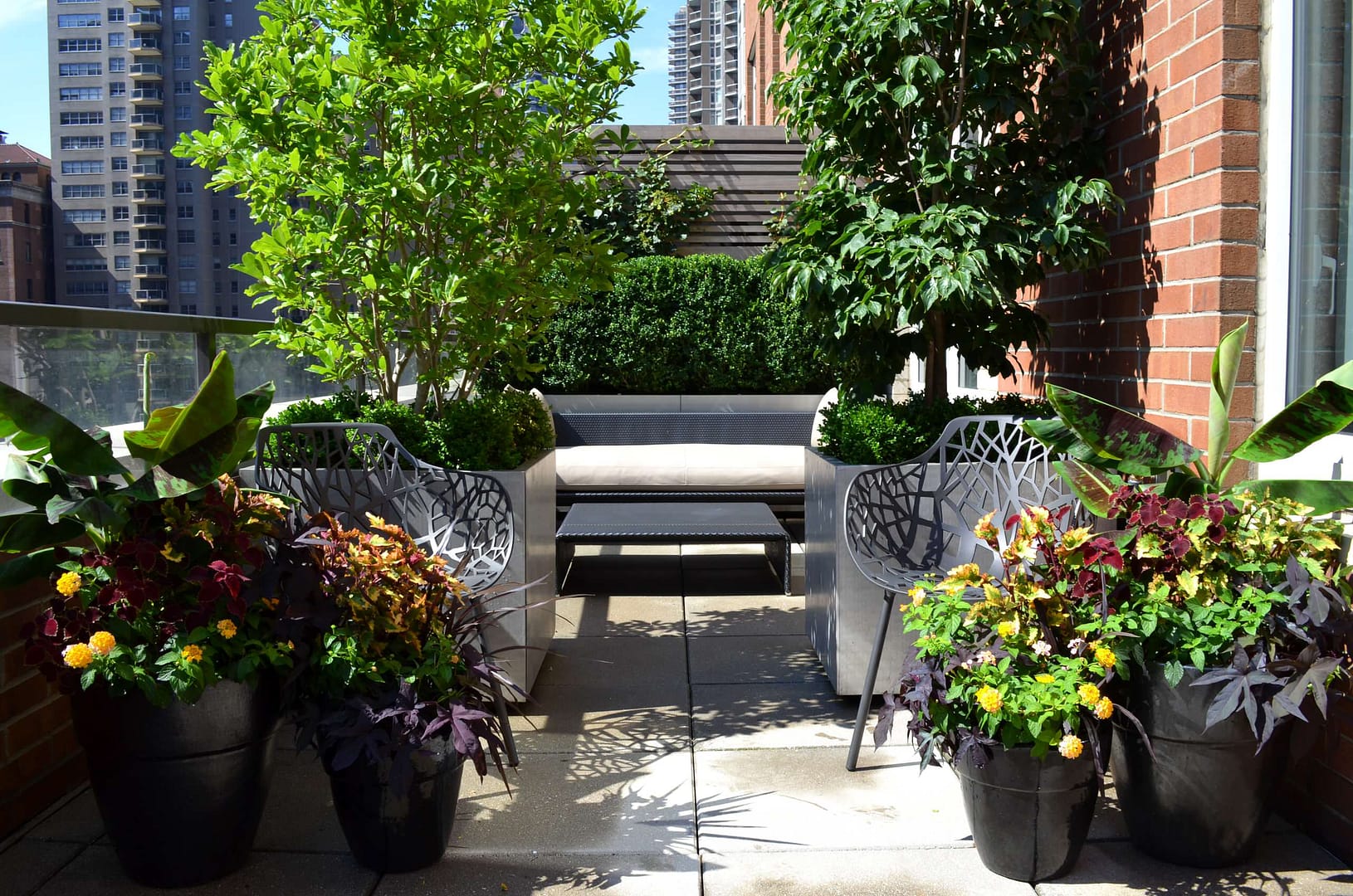 Creative Container Gardening Hacks for Urban Dwellers 1 Creative Container Gardening Hacks for Urban Dwellers